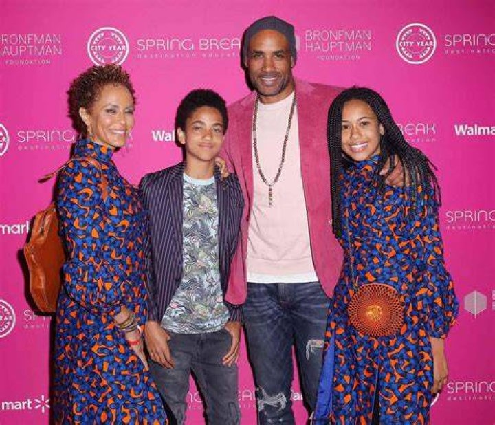Nicole Ari Parker and Sarah Jessica Parker pictured with the And Just Like That cast members
