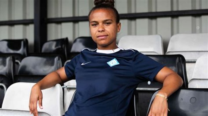 Nikita Parris could be set to make her league debut for Arsenal