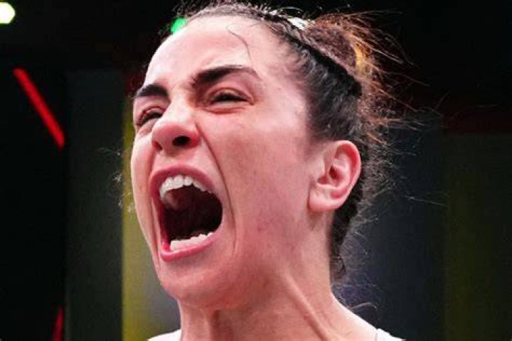 Norma Dumont survived the scare to beat Ashlee Evans-Smith by unanimous decision