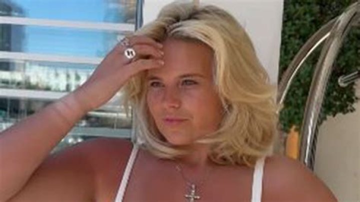 Obswervers worried Apollonia&rsquo;s top had shrunk in the wash as she ate outside