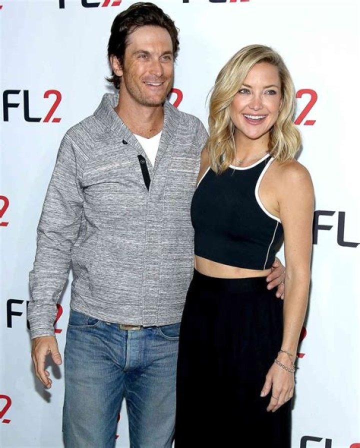 Oliver Hudson Tags Sister Kate Hudson in His Nude Pic