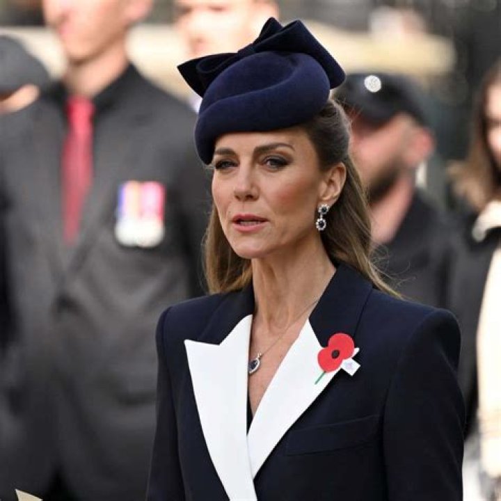 Olivia also claimed Kate often hows her arms in front of her waist - sometimes holding a clutch - to look 'svelte'