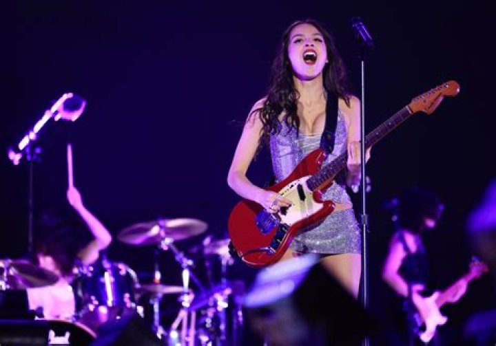 Olivia brings her tour to the UK in May