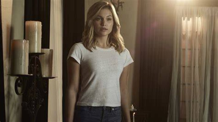 Olivia-Holt-in-Cloak-Dagger