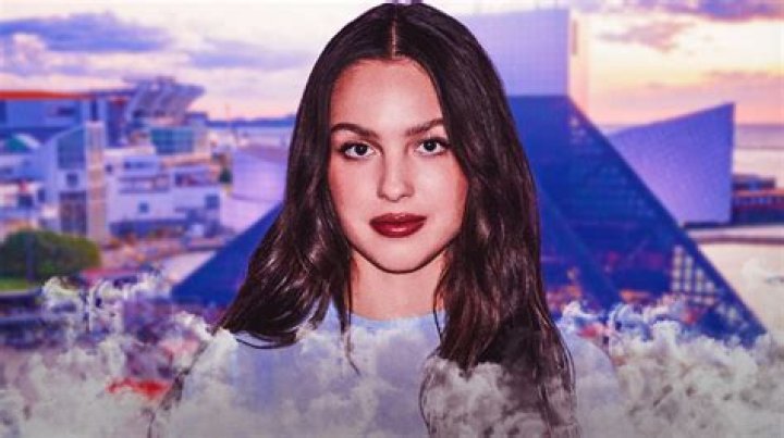 Olivia Rodrigo reacted with pure joy to Reg&eacute;-Jean Page singing Drivers Licence on SNL