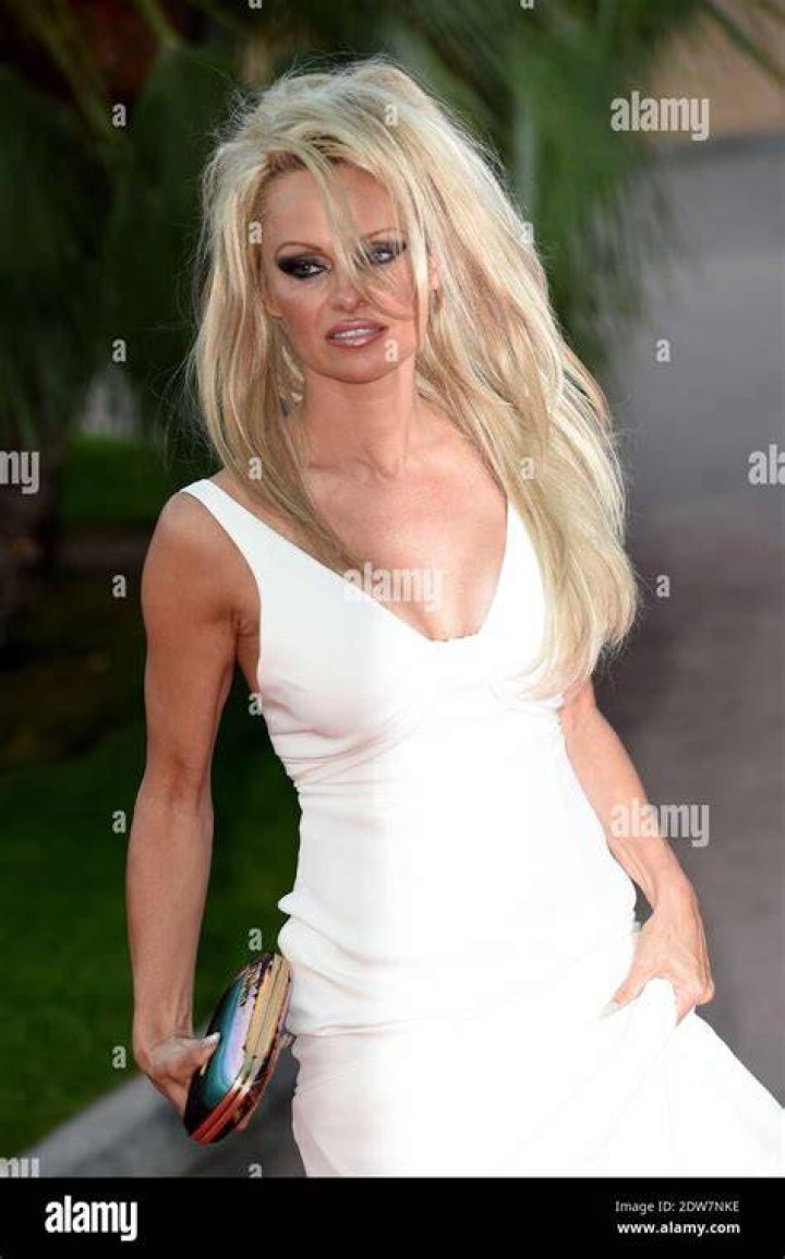  Pamela Anderson still sporting the blonde barnet