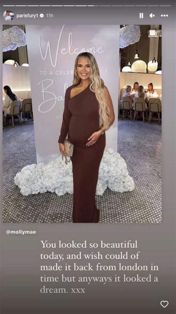 Paris and Molly-Mae posted ringside pics from Vegas