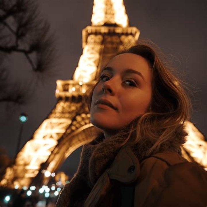 Paris posted this stunning selfie as she enjoyed a cup of coffee in River Island