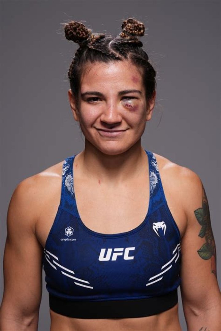 Perez poses after beating Lucie Pudilova