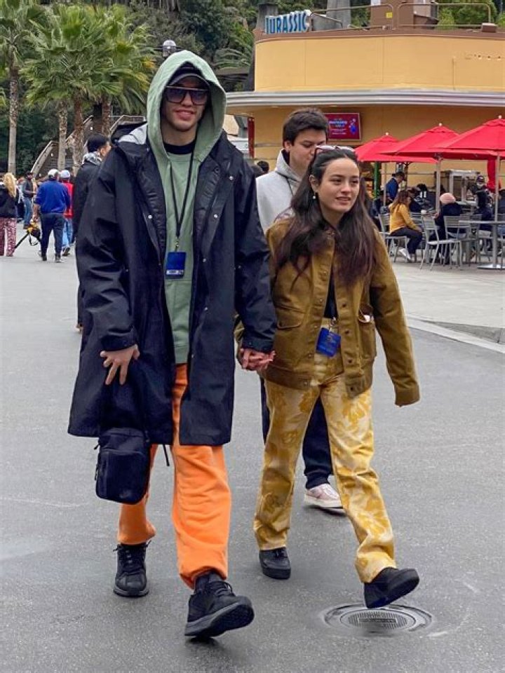 Pete Davidson and Chase Sui Wonders Seemingly Buy a Puppy Together