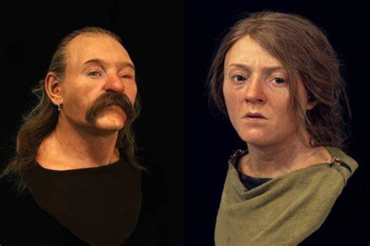 Philippa with a facial reconstruction of Richard based on the skull she discovered