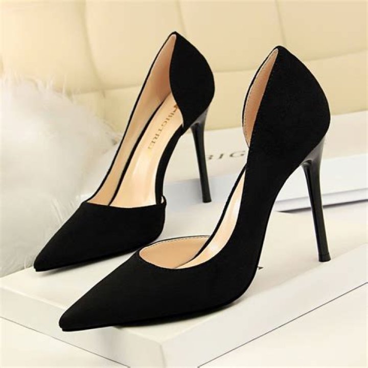 pointed-heels