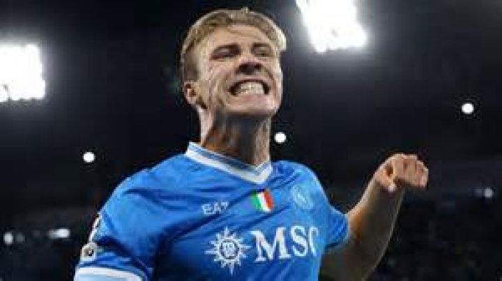 Rasmus Hojlund will be smiles better off when he gets a Man Utd shirt number