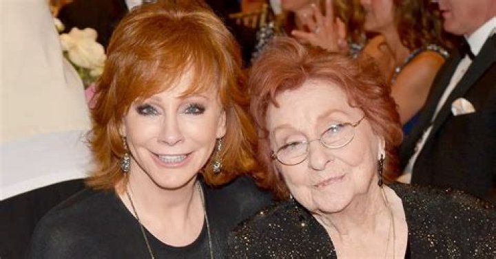 Reba McEntire Reveals She Almost Quit Singing After Her Mothers Death in 2020