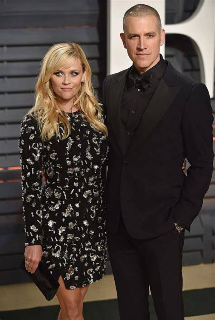 Reese Witherspoon Spotted Without Wedding Ring After Announcing Jim Toth Divorce