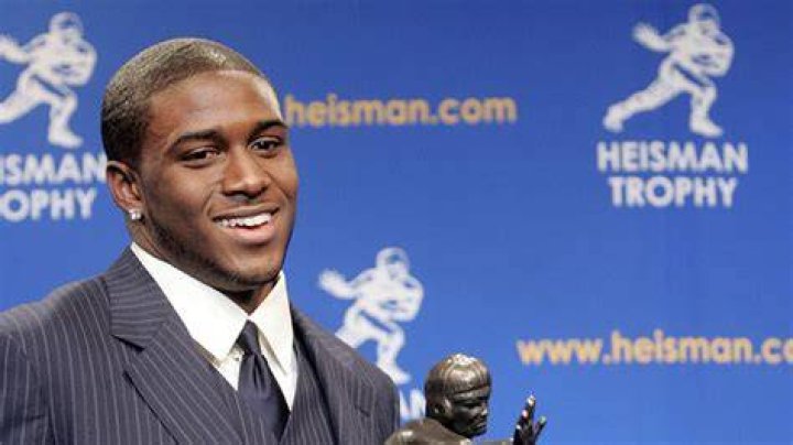  Reggie Bush is no longer disassociated with USC, the university announced on Wednesday