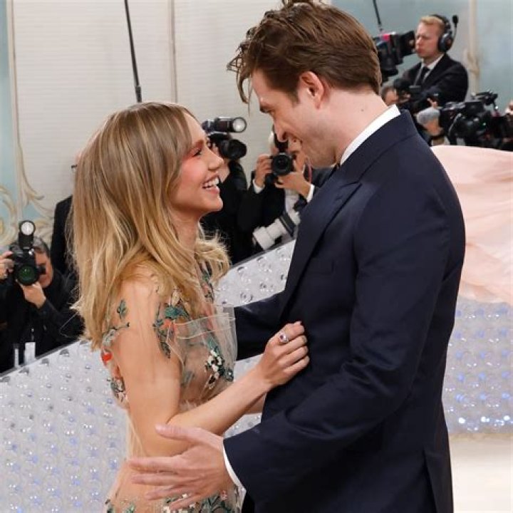 Robert meets his fianc&eacute; after 18 months of dating