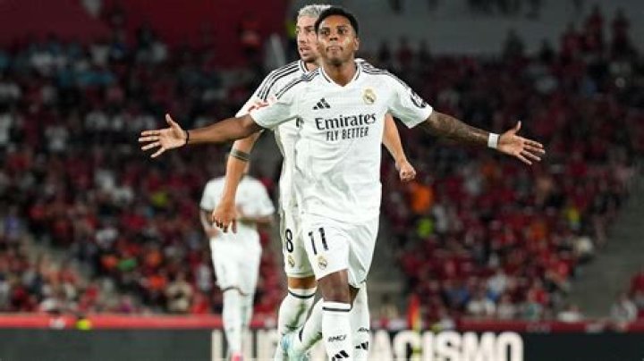 Rodrygo's partner Luana Atik Lopes