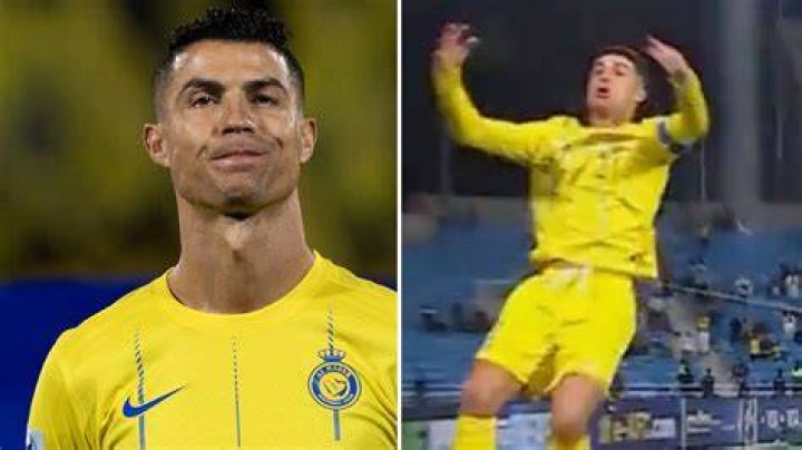 Ronaldo pictured with his new Al Nassr shirt
