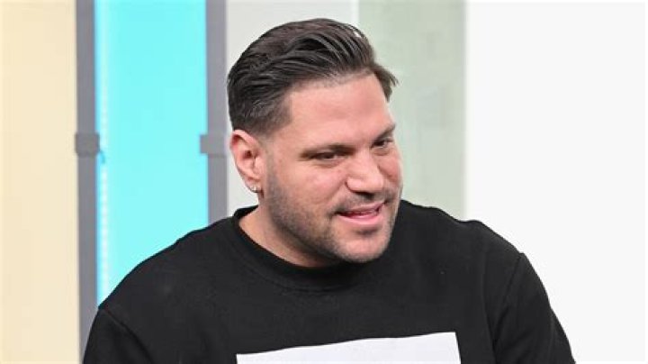 Ronnie Ortiz-Magro is missing from the most recent cast picture of Jersey Shore