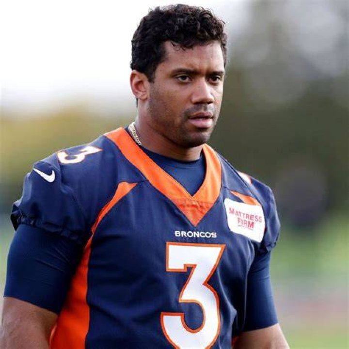 Russell Wilson&rsquo;s 4 Hour Mid-Flight Workout Has Social Media Laughing at Him