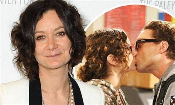 Sara Gilbert Reveals She's Leaving 'The Talk'