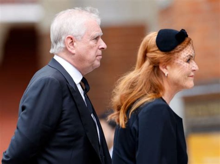 Sarah Ferguson Gushes Over Ex Mother Law Queen Elizabeth Shes So Modern