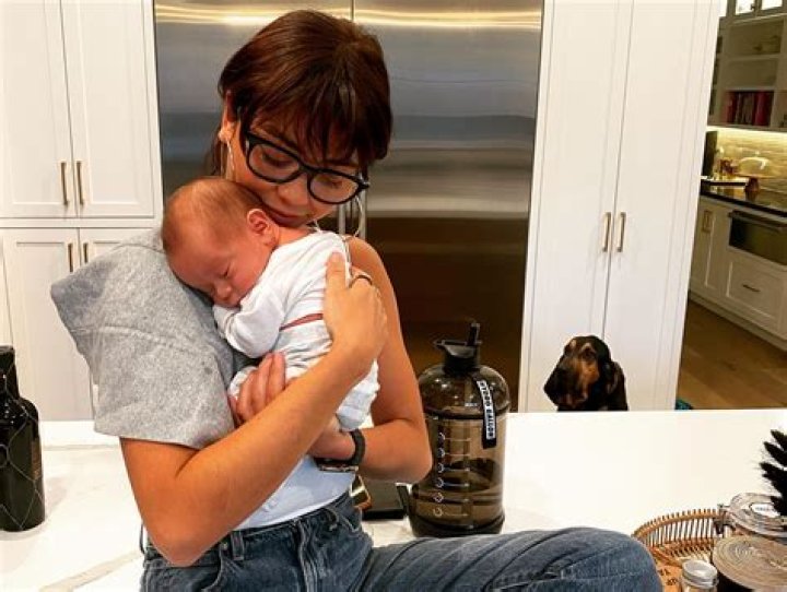 Sarah Hyland Shows off Baby Bump for 'Modern Family'