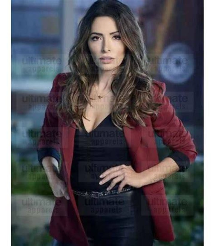 sarah-shahi-instagram-blazer