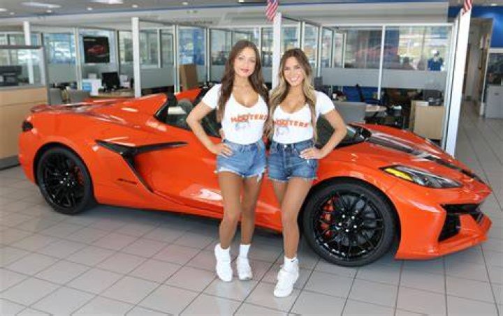 Savannah, a Hooters girl, found out she was pregnant when a coworker made a comment about her body