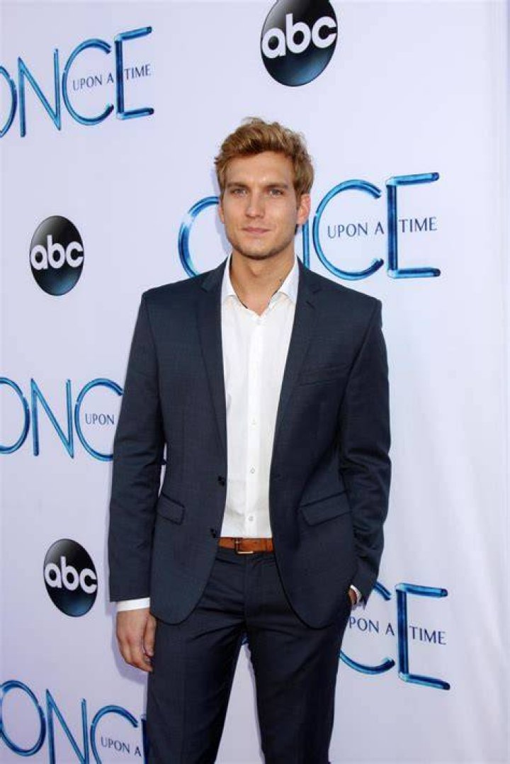 Scott Michael Foster Is More Than Willing to Return for a Greek Revival &mdash; And Knows Exactly Where His Character Would Be Now