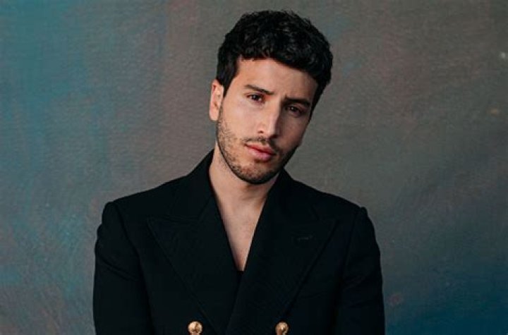 Sebasti&aacute;n Yatra is currently not in a relationship