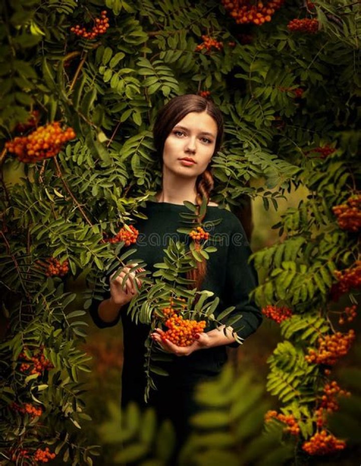 She added branches to the outside to make it look like a real tree