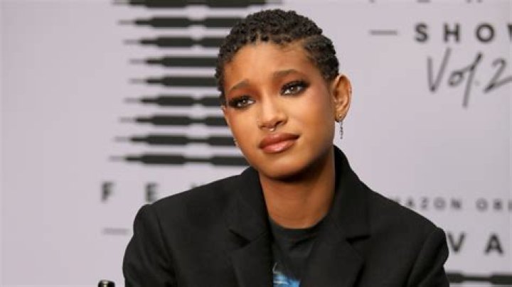 She also performed at the ceremony donning more sexy outfits