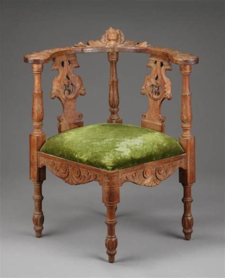 She bought a chair for $30 before finding out it is worth over $1,000