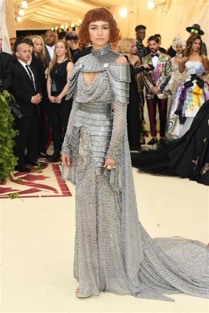 She channeled the look at the 2022 People's Choice Awards where she received the Music Icon award