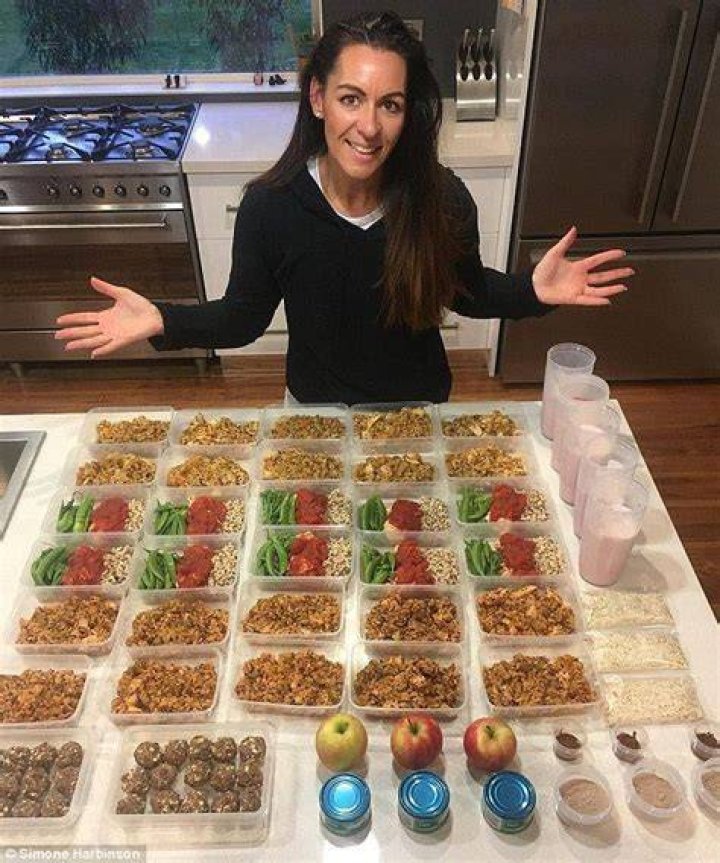 She described her meal prep as a lazy girl's approach to weight loss