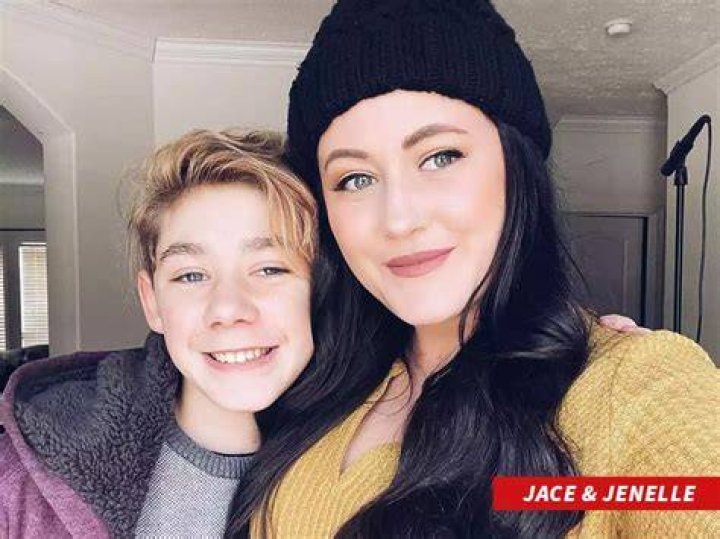 She is mom to Jace, Kaiser and Ensley