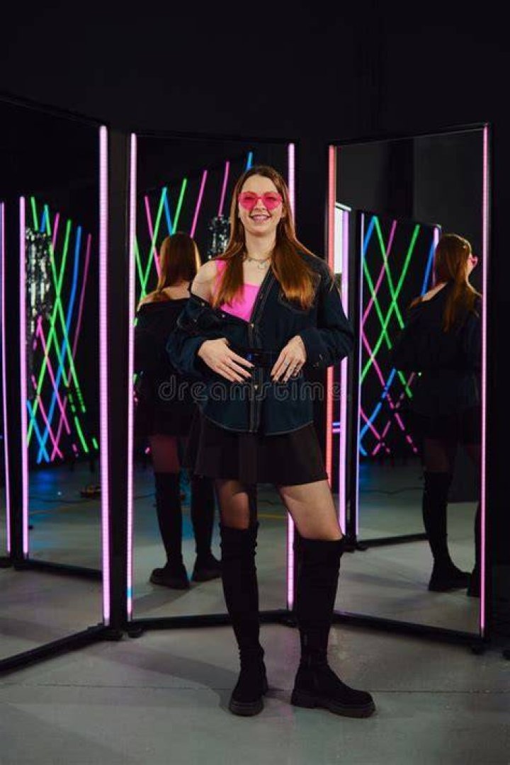 She posed for a stylish mirror selfie in a bodysuit with gold jewelry