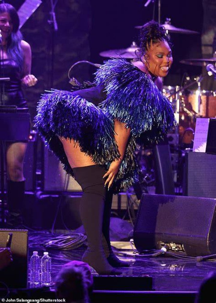 She then twerked it out for the camera while donning a rebellious snarl