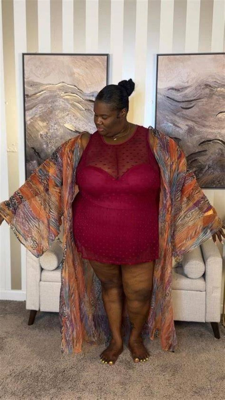 She told her fellow curvy women that she got them covered when it comes to summer looks