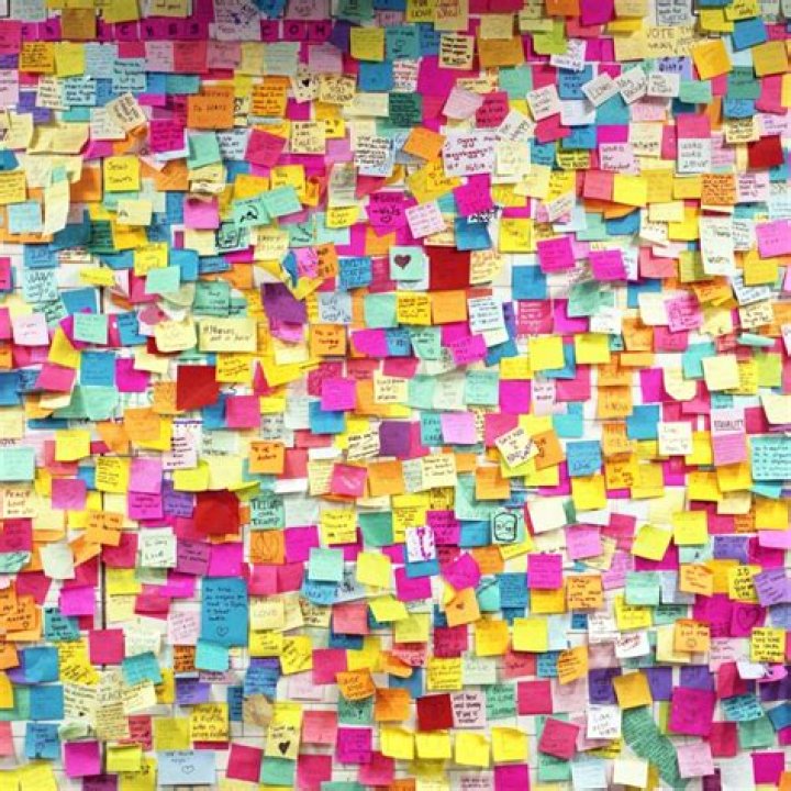 She used post-it notes to expose her cheating boyfriend