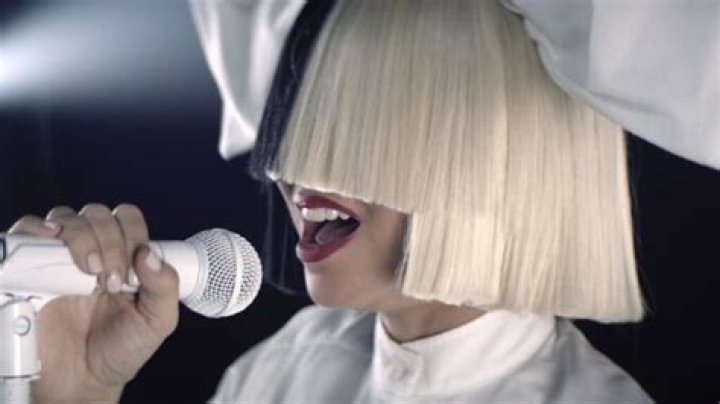  Sia toured the US with dancers in 2016