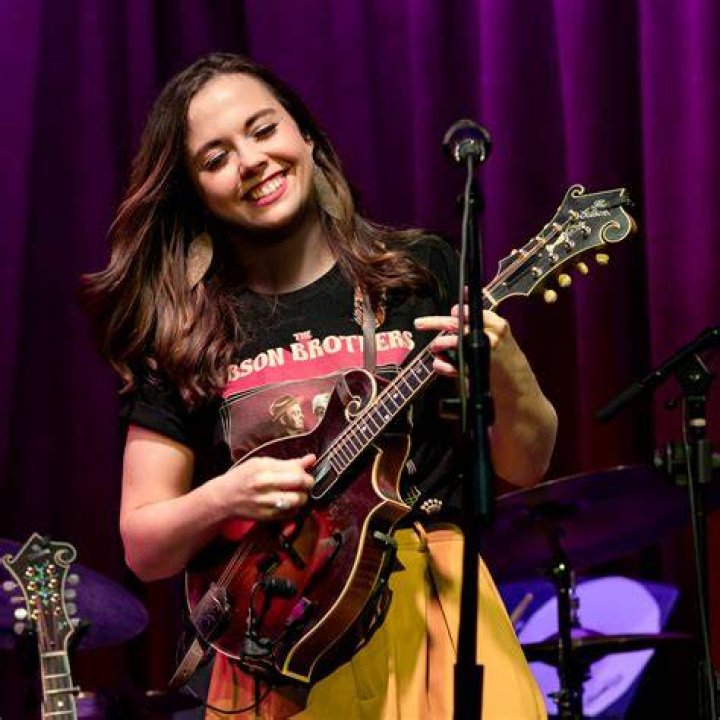Sierra Hull Net Worth, Income, Salary, Earnings, Biography, How much money make?