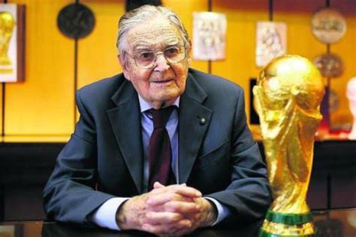 Silvio Gazzaniga created the current World Cup trophy in 1971