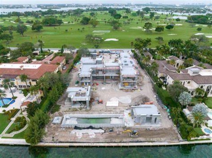 Since splitting, Brady is turning the property into a luxurious bachelor pad