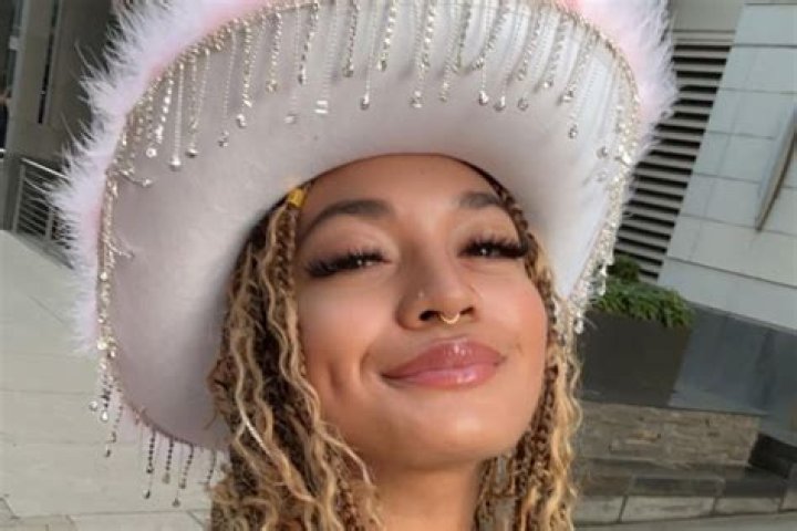 Singer Kayja Rose with her mum, Jessica