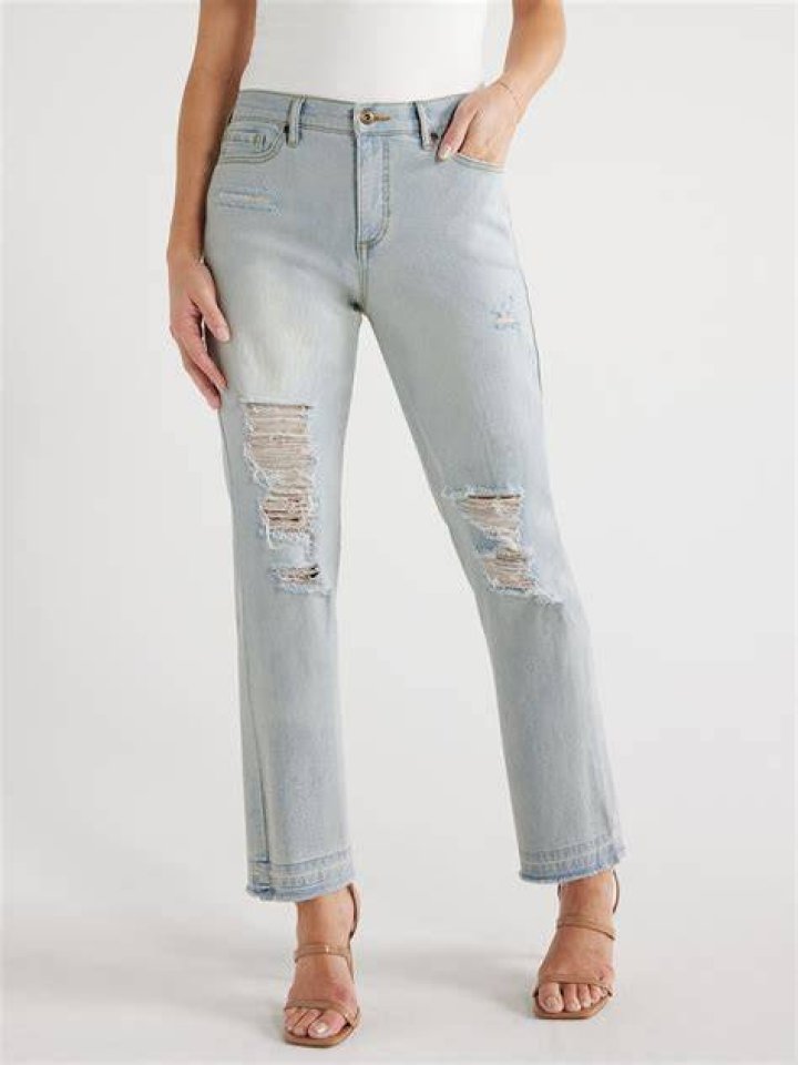 sofia-vergara-jeans-walmart-distressed