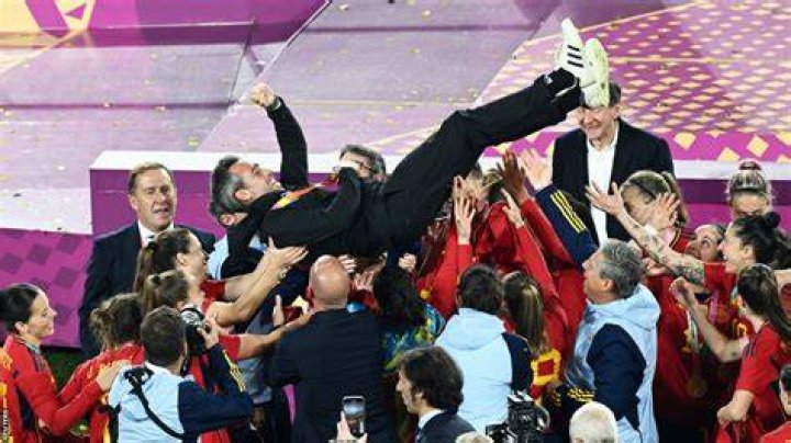Some players called for Vilda to be sacked following their Euro 22 exit