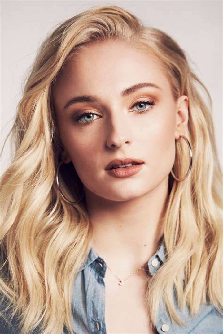 Sophie Turner (Actress) Wiki, Biography, Age, Height, Weight, Husband, Children, Net Worth, Family, Career, Facts